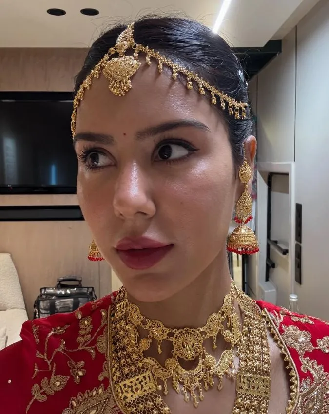 Simple bridal hairstyle in Border 2
