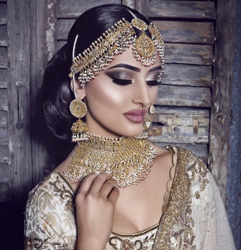 Bridal choker necklace trend 2026
