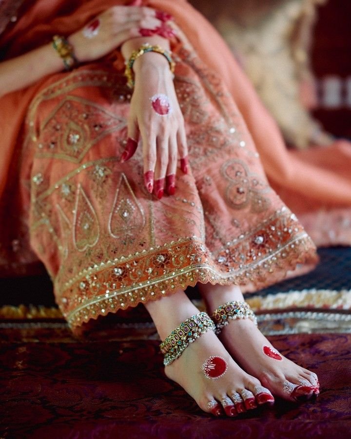 Wedding photography detail with bridal alta