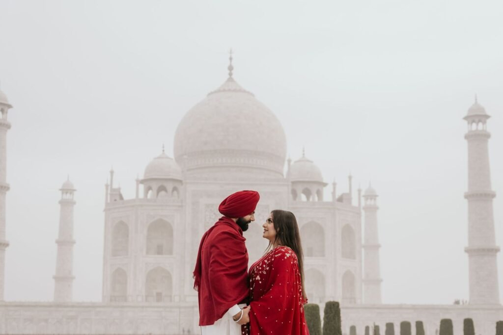 Couple photoshoot with Taj Mahal in Agra